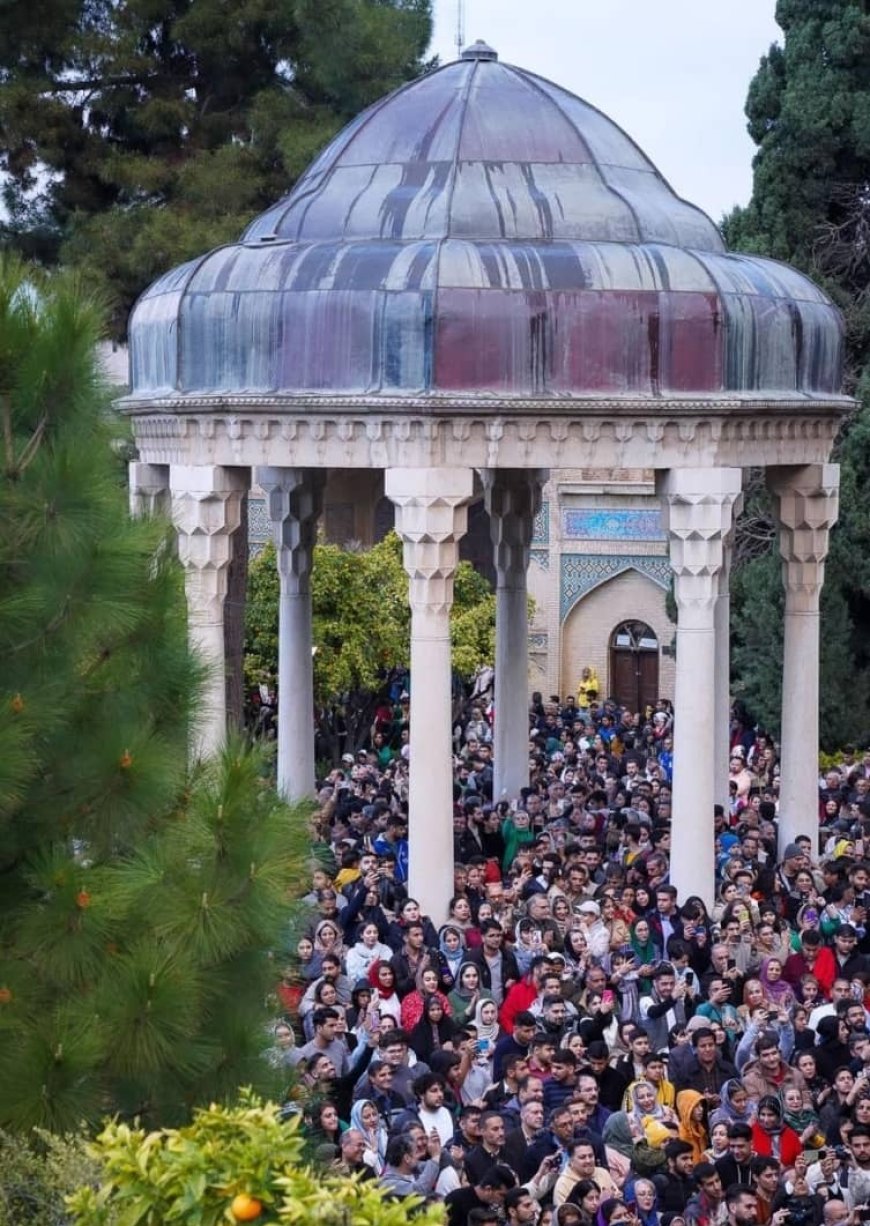 ادای احترام و ارادت قلبی میهمانان نوروزی به خواجه شیراز