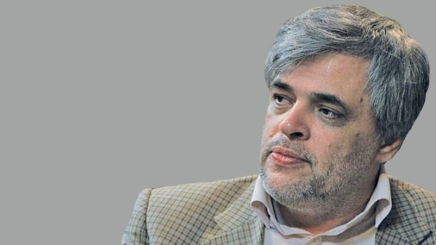 محمد مهاجری : برخی پروژه هایی که رئیس جمهور در سفرهای استانی افتتاح می کند، آنقدر کوچک است که توسط بخشدار محل هم قابل افتتاح است