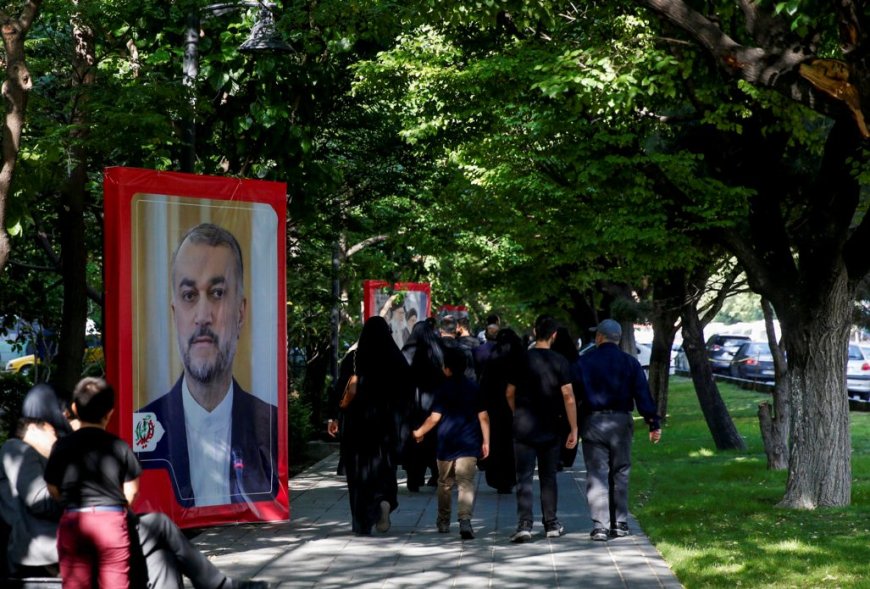 وداع و بدرقه غمگینانه مردم و مسئولان در تهران  با خدمتگزاران شهید