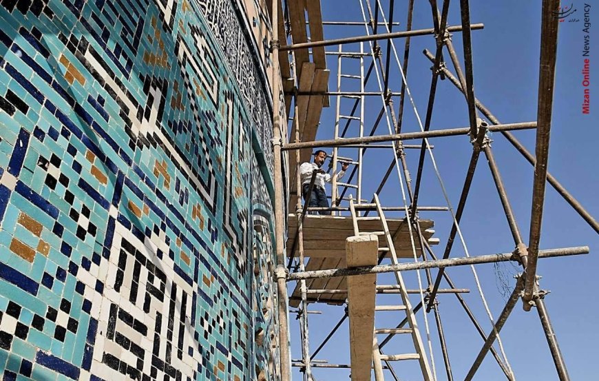 مرمت  کاشی کاری‌های ۲۵۰ ساله مسجد وکیل شیراز