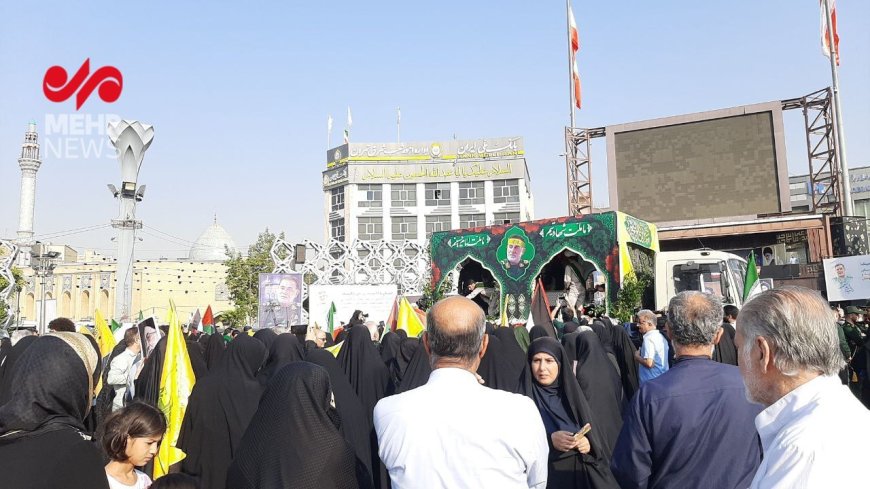 مراسم تشییع شهید نیلفروشان در میدان آیینی امام حسین(ع) با حضور مردم آغاز شد