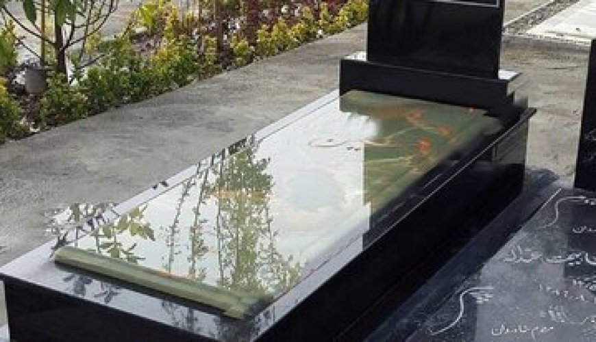 متفاوت‌ترین سنگ قبر در ایران؛ روایت زندگی زن ۳۶ ساله