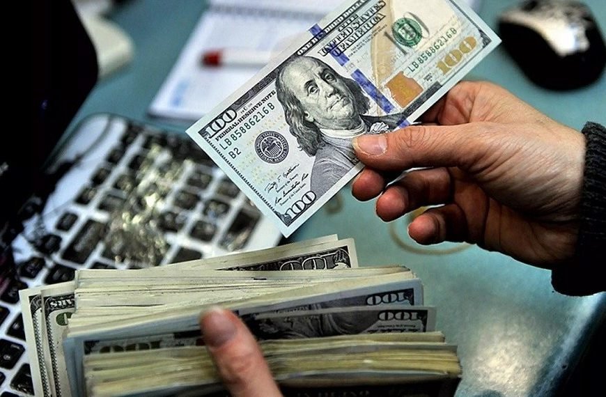 احتمال ریزش مجدد قیمت دلار؛ تاثیر عوامل سیاسی بر نوسانات ارزی