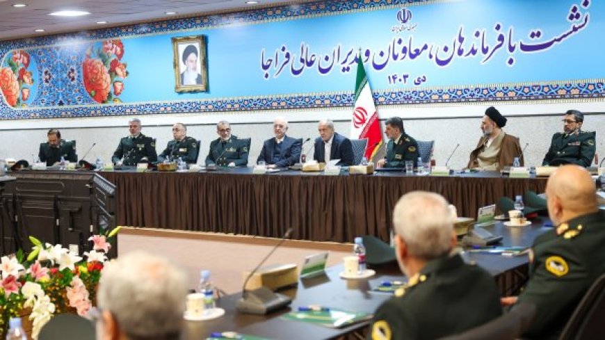 پزشکیان در نشست با فرماندهان و مدیران فراجا: پرسنل نیروی انتظامی با تمام افراد، چه درستکار و چه خلافکار، براساس عدالت برخورد کنند