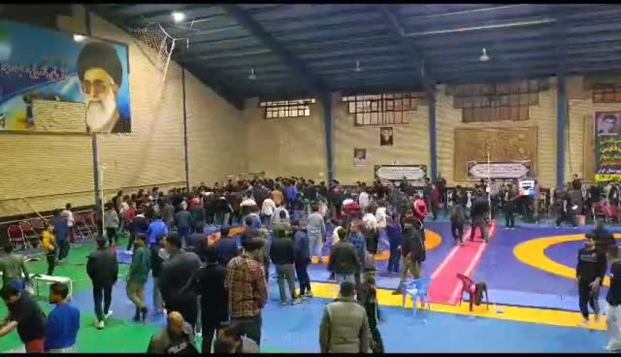 درگیری و زد و خورد  مسابقات کشتی فرنگی جوانان فارس را نیمه تمام گذاشت