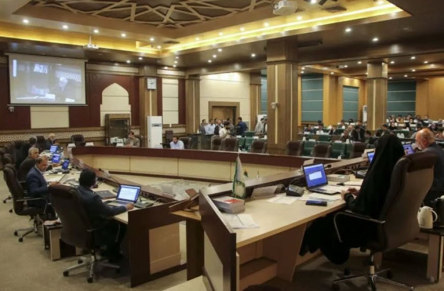 عقب نشینی پارلمان شهری از شفافیت نیروی انسانی