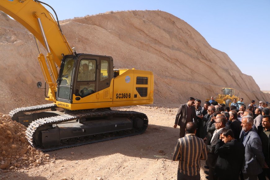آغاز عملیات اجرایی بهسازی محور دولت آباد - زرین دشت به طول ۱۵ کیلومتر با حضور مدیر عامل شرکت ساخت و توسعه زیر بناهای حمل و نقل کشور