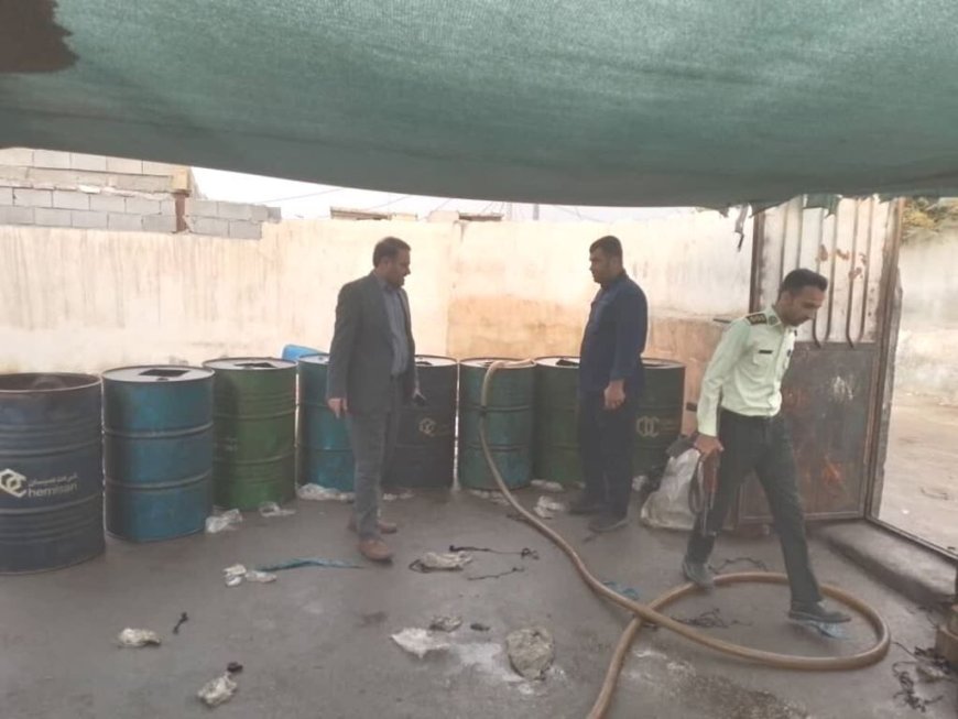 محل انباشت فرآورده‌های سوخت قاچاق در ساحل بندرعباس تخریب شد