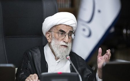 آیت‌الله جنتی: همدلی مردم ایران در حادثه بندر شهید رجایی تحسین‌ برانگیز بود