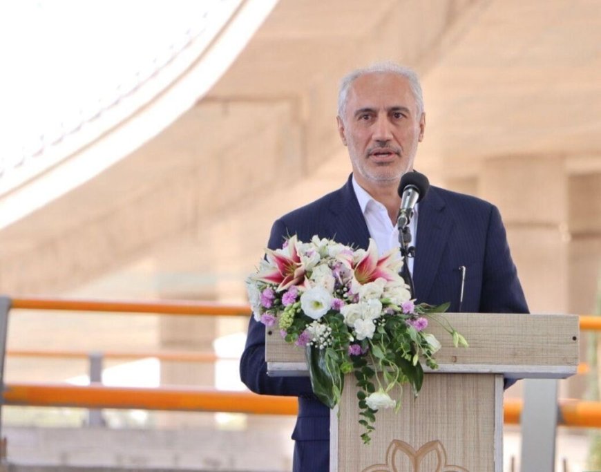 رئیس سازمان برنامه و بودجه کشور در شیراز اعلام کرد : تصویب قانون درآمدهای پایدار لازمه توسعه کلانشهرها است