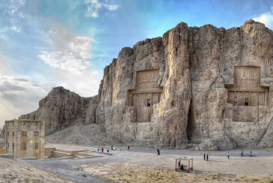 فرونشست به ۱۰ متری آرامگاه شاهان هخامنشی و ۳۰۰ متری تخت جمشید رسیده است