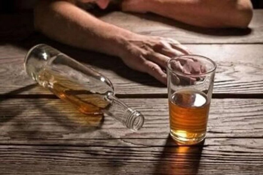یک فوتی، ۳ نابینا و بستری شدن ۳۱ نفر بر اثر مصرف مشروبات الکلی