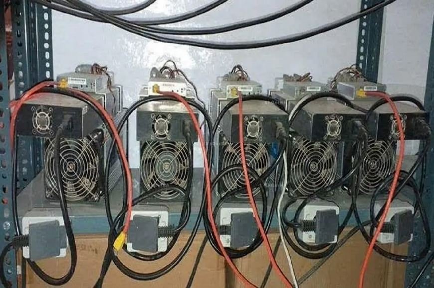 کشف ۵ دستگاه رمز ارز قاچاق در بندرلنگه