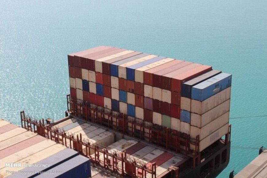 پهلودهی نخستین شناور کالای اساسی در بندر شهید رجایی