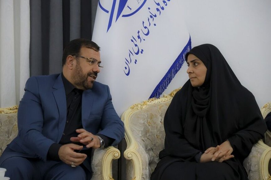 دیدار استاندار فارس با وزیر راه و شهرسازی در فرودگاه شیراز