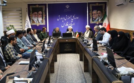 نامه‌های ۴۰ هزار دانش‌آموز فارس درباره شهدای میناب در قالب کتاب منتشر شد
