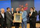 اهدای «نشان مهر» به حمید جاویدان مدیر هتل بزرگ شیراز