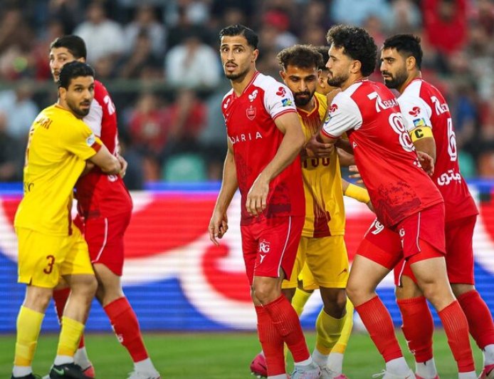 فولاد با گل وحید امیری پرسپولیس را شکست داد؛ صدرنشینی سرخ‌ها در خطر